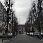 Au Pied Du Chateau