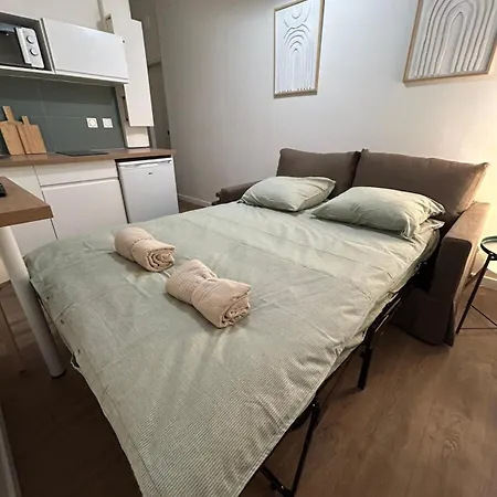 Au Pied Du Chateau * Lourdes